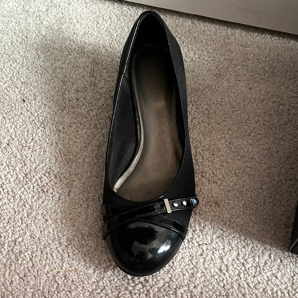 Black wedge shoes